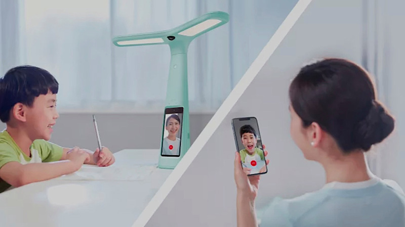 Đ&egrave;n th&ocirc;ng minh l&agrave; thiết bị hữu dụng đối với c&aacute;c bậc cha mẹ bận rộn